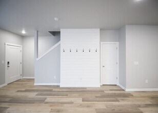 283 S Fritts Ave in Meridian, ID - Foto de edificio - Building Photo