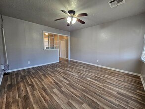 1328 Regent St in Norman, OK - Building Photo - Building Photo