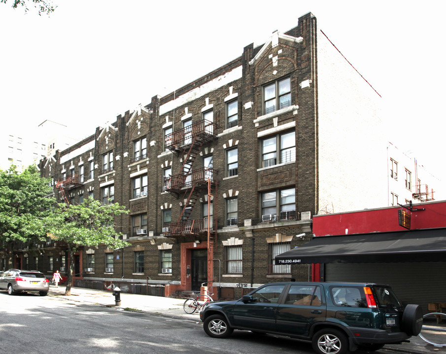 585 Prospect Pl in Brooklyn, NY - Building Photo