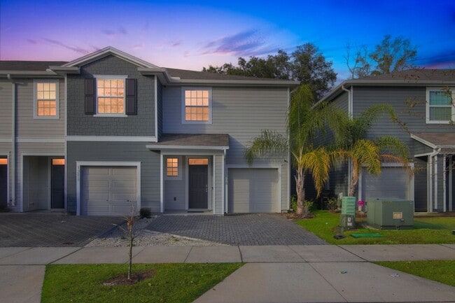 13808 NW 9th Rd in Newberry, FL - Foto de edificio - Building Photo