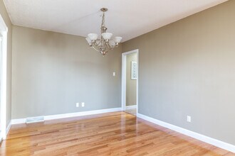 908 Dartford Rd in Knoxville, TN - Foto de edificio - Building Photo