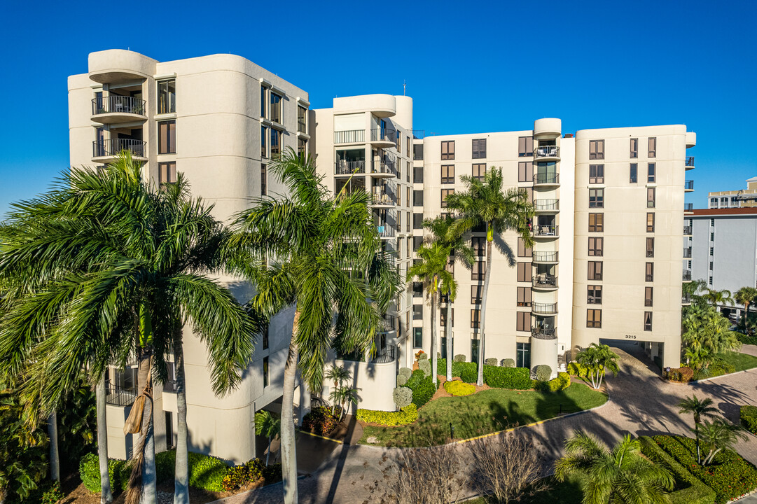 Lausanne in Naples, FL - Foto de edificio