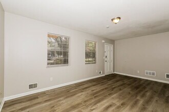 7391 White Castle Ct in Riverdale, GA - Building Photo - Building Photo