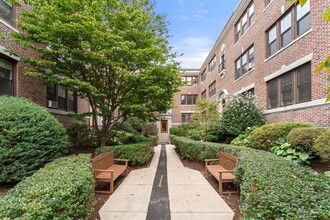 401 Washington St, Unit 1 in Brookline, MA - Building Photo - Building Photo