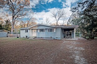 4240 Azalea Dr in Jackson, MS - Building Photo