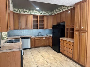 302 Somerset in Montgomery, TX - Building Photo - Building Photo