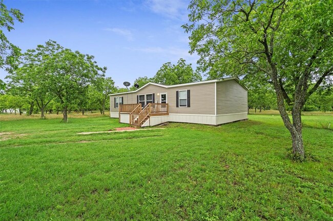 4500 Co Rd 467 in Elgin, TX - Foto de edificio - Building Photo