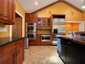6348 Sharon Hills Rd in Charlotte, NC - Building Photo - Building Photo