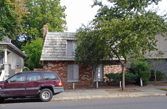 2515 F St in Sacramento, CA - Building Photo - Building Photo