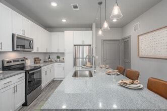 ACCENT SUWANEE CREEK in Duluth, GA - Foto de edificio - Interior Photo
