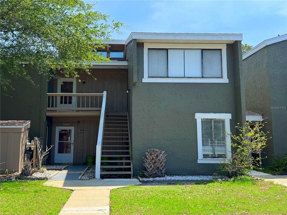 6094 Peregrine Ave in Orlando, FL - Building Photo