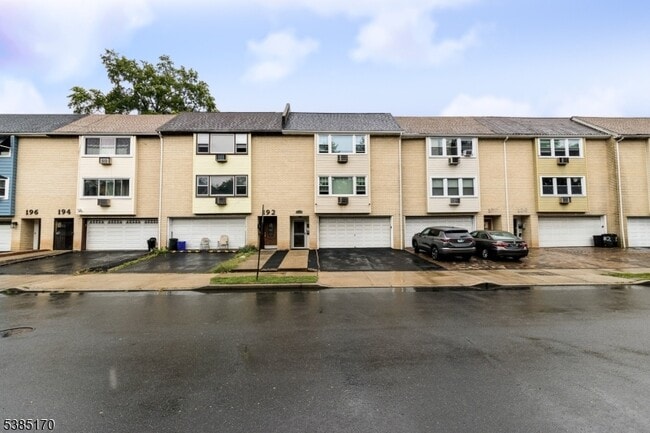 190 N Park St in East Orange, NJ - Building Photo - Building Photo