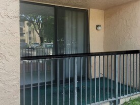 14301 SW 88th St in Miami, FL - Building Photo