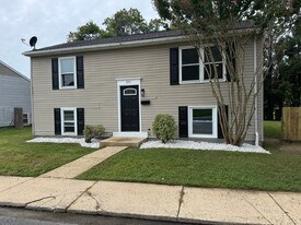 251 Locust Ln in Elkton, MD - Building Photo
