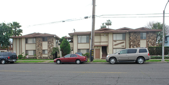 The Brentwood in Pomona, CA - Building Photo - Building Photo