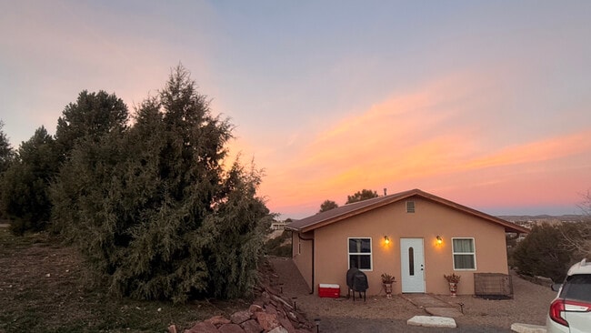 property at 19 Scarlett Ln