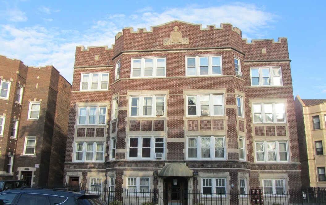 7839 S Colfax Ave in Chicago, IL - Building Photo