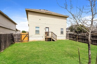 2210 Fishing Stone in San Antonio, TX - Foto de edificio - Building Photo