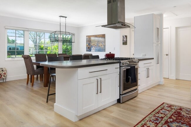 715 44th Ave NE in St. Petersburg, FL - Building Photo - Building Photo