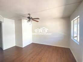 325 S Pioneer in Mesa, AZ - Building Photo