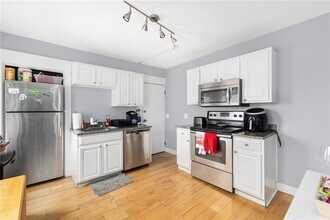 423 Thames St in Newport, RI - Foto de edificio - Building Photo