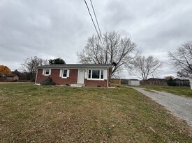 6166 Wesley St in Dublin, VA - Building Photo