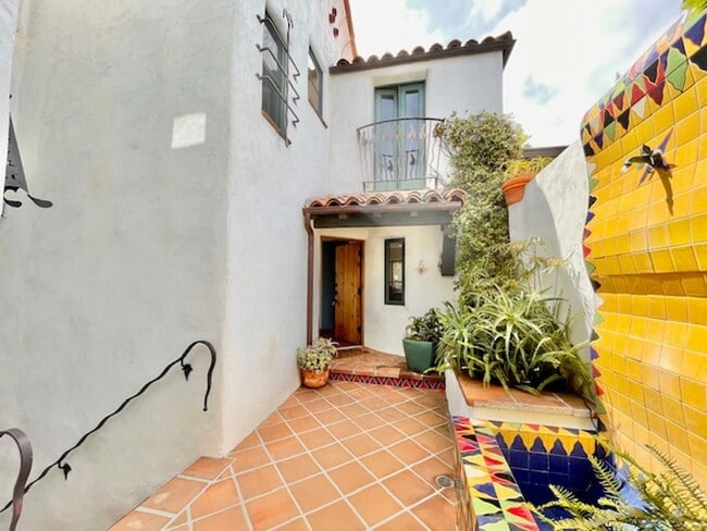 1021 Laguna St in Santa Barbara, CA - Building Photo - Building Photo