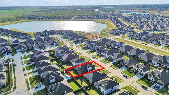 property at 818 Kingwood Dr