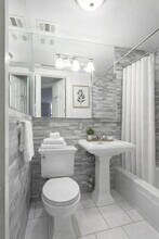 234 E 14th St, Unit 2B in New York, NY - Foto de edificio - Building Photo