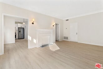 837 N Alfred St in West Hollywood, CA - Building Photo - Building Photo