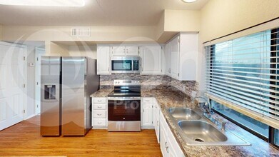 3113 Wayfarer Rd in Bedford, TX - Foto de edificio - Building Photo