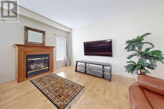 2 Amethyst Dr in Richmond Hill, ON - Building Photo - Building Photo