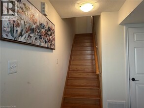 7 Hiscott Dr in Hamilton, ON - Building Photo - Building Photo