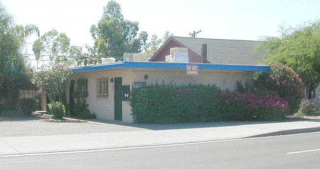 1115 N Scottsdale Rd in Tempe, AZ - Building Photo - Building Photo