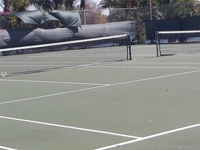 14601 N Kendall Dr in Miami, FL - Building Photo - Building Photo