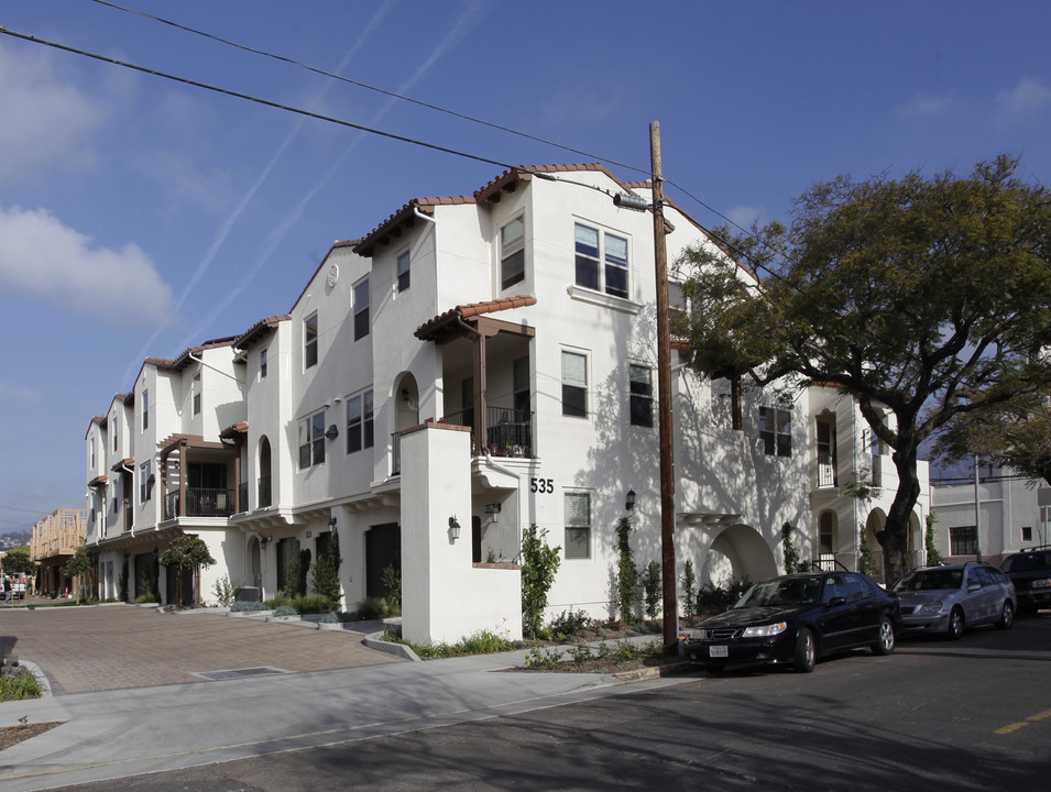 535-561 Montecito St in Santa Barbara, CA - Foto de edificio