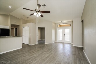 2805 NW 24th Pl in Cape Coral, FL - Foto de edificio - Building Photo