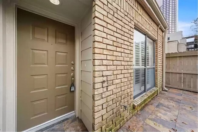 1829 Augusta Dr in Houston, TX - Building Photo - Building Photo