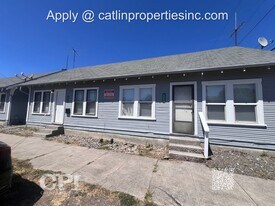 238 B St SW in Castle Rock, WA - Building Photo