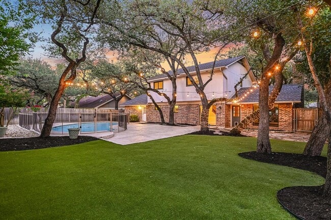 11210 Deadoak Ln in Austin, TX - Building Photo - Building Photo