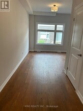 5672 Dorchester Rd in Niagara Falls, ON - Building Photo - Building Photo