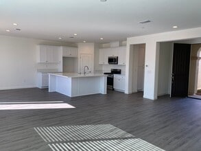 1870 Summit Dr in Los Banos, CA - Building Photo - Building Photo