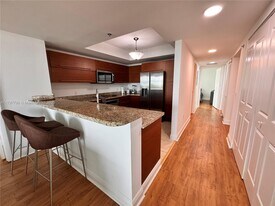 2681 N Flamingo Rd in Sunrise, FL - Building Photo