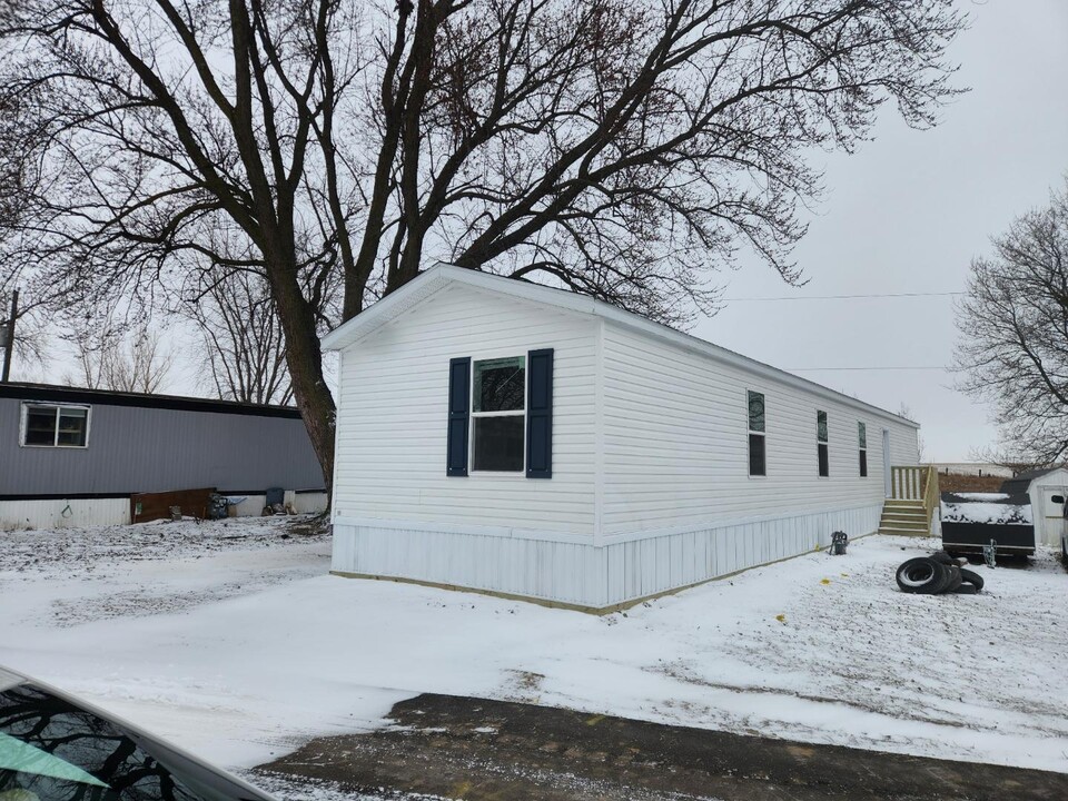 5900 Osage Rd in Waterloo, IA - Building Photo