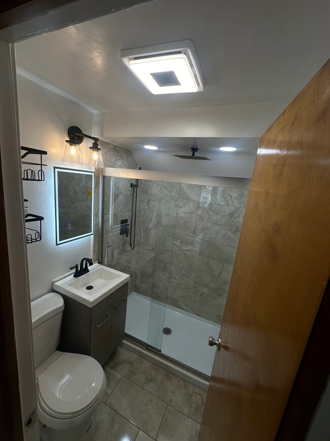 6404 W Hayes Ave, Unit Unit 2 in West Allis, WI - Building Photo - Building Photo