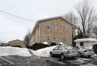 Holland House Apartments in Utica, NY - Foto de edificio - Building Photo