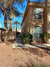 2818 Cool Water Dr in Henderson, NV - Building Photo - Building Photo