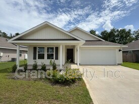 4955 Red Cedar Rd in Milton, FL - Building Photo