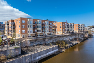 Riverbridge in Milwaukee, WI - Foto de edificio - Building Photo