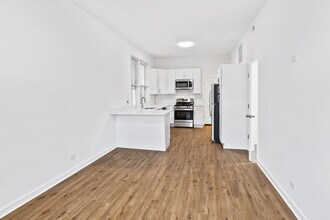 1349 W Taylor St in Chicago, IL - Building Photo - Building Photo
